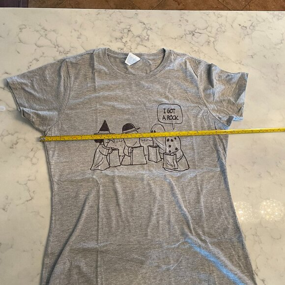 Peanuts T-Shirt - “I Got A Rock”  Halloween Scene - Women's size M - Brand New - Picture 8 of 13